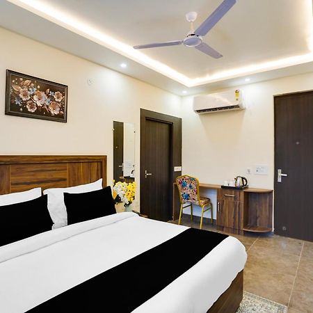 Hotel Super Townhouse The Royal Casa Ghaziabad Exterior foto