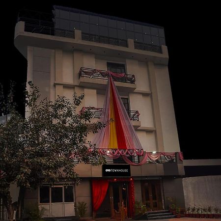 Hotel Super Townhouse The Royal Casa Ghaziabad Exterior foto