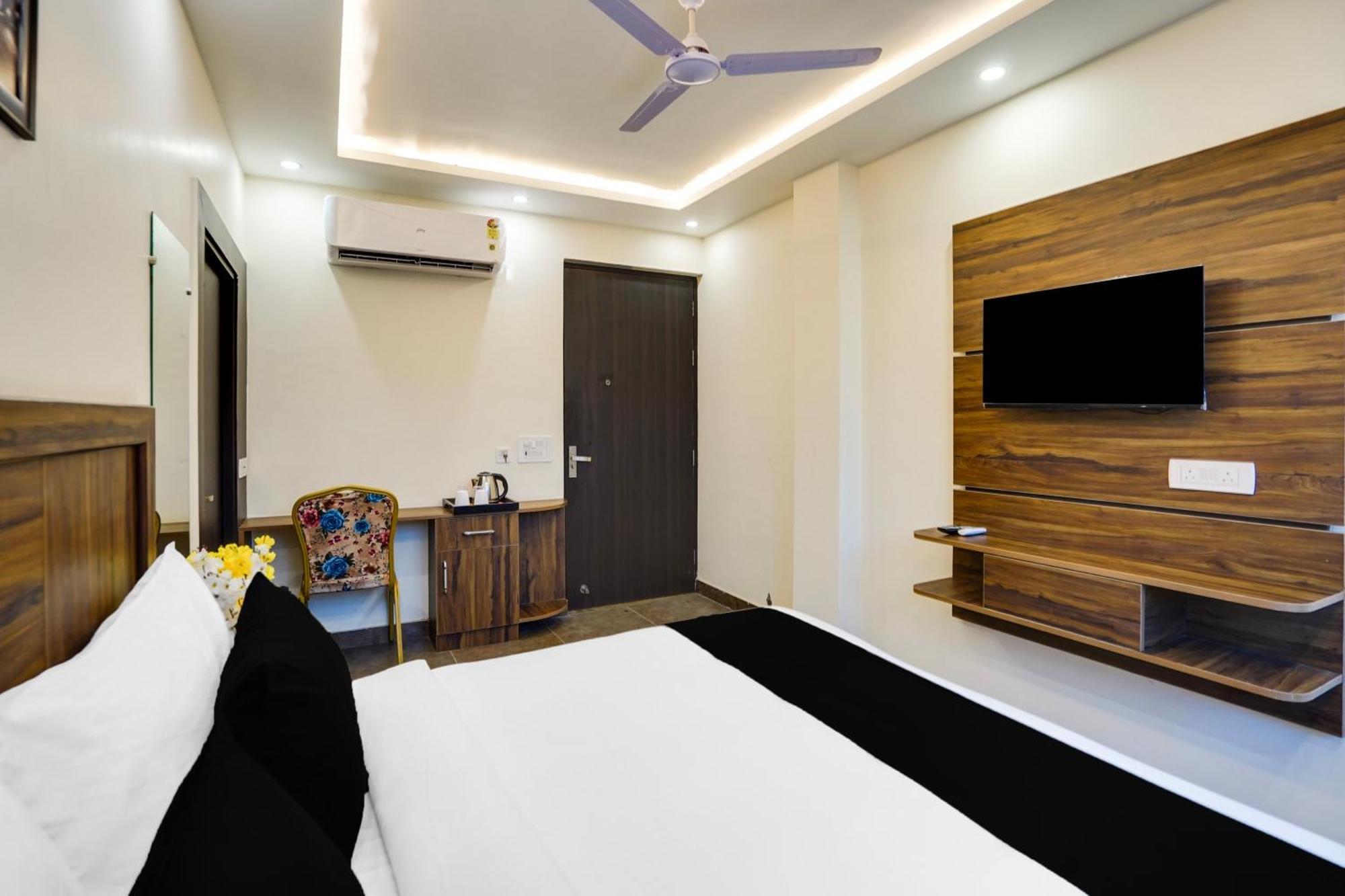 Hotel Super Townhouse The Royal Casa Ghaziabad Exterior foto
