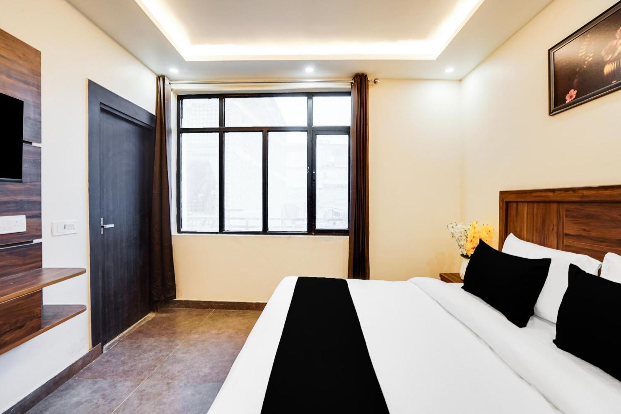 Hotel Super Townhouse The Royal Casa Ghaziabad Exterior foto