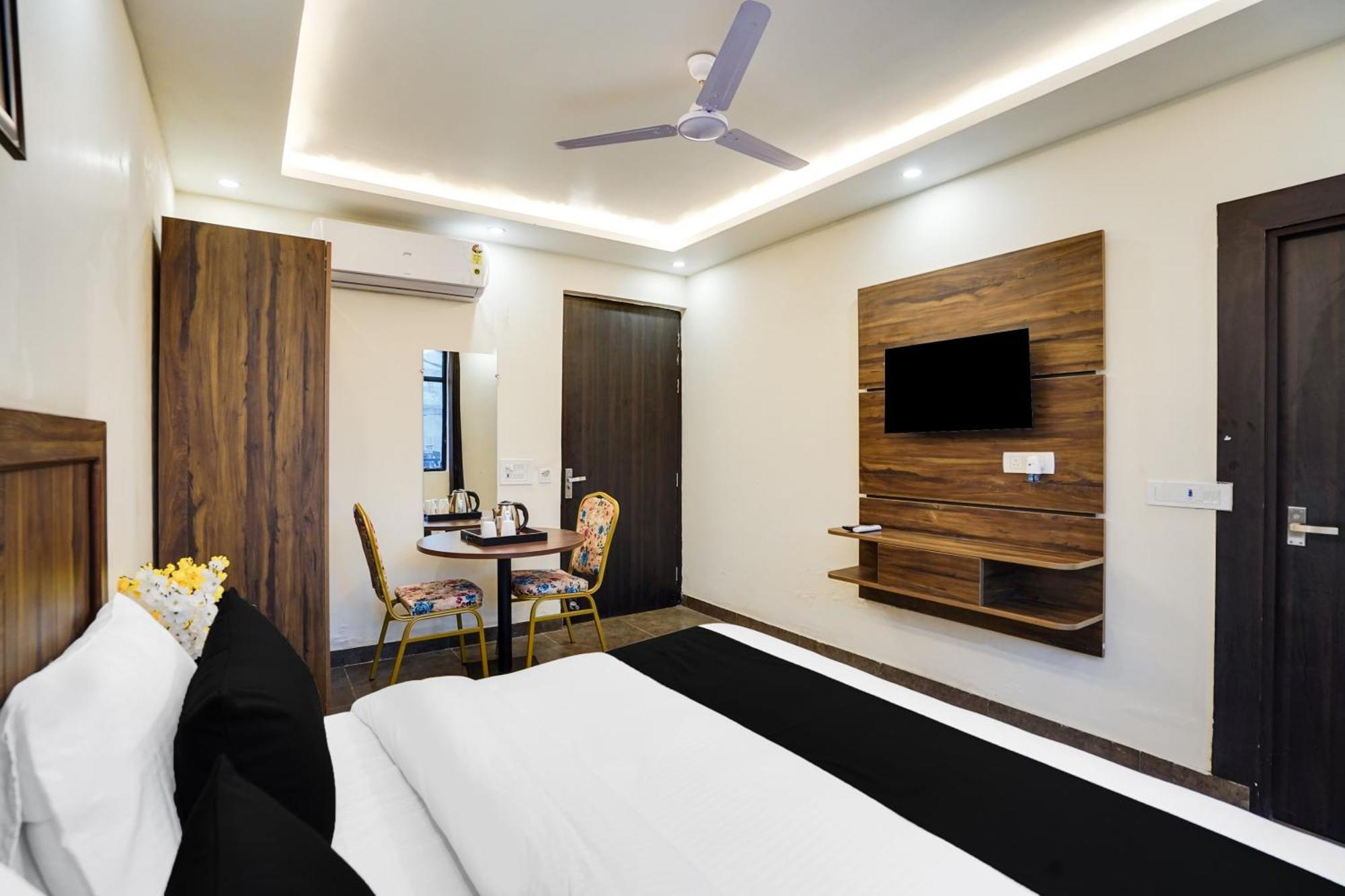 Hotel Super Townhouse The Royal Casa Ghaziabad Exterior foto