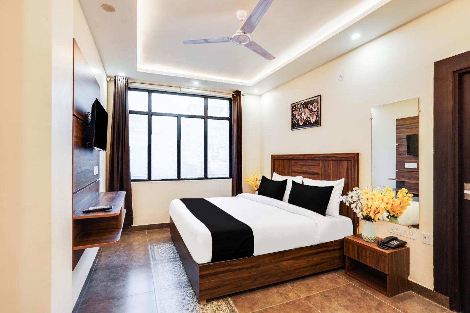 Hotel Super Townhouse The Royal Casa Ghaziabad Exterior foto