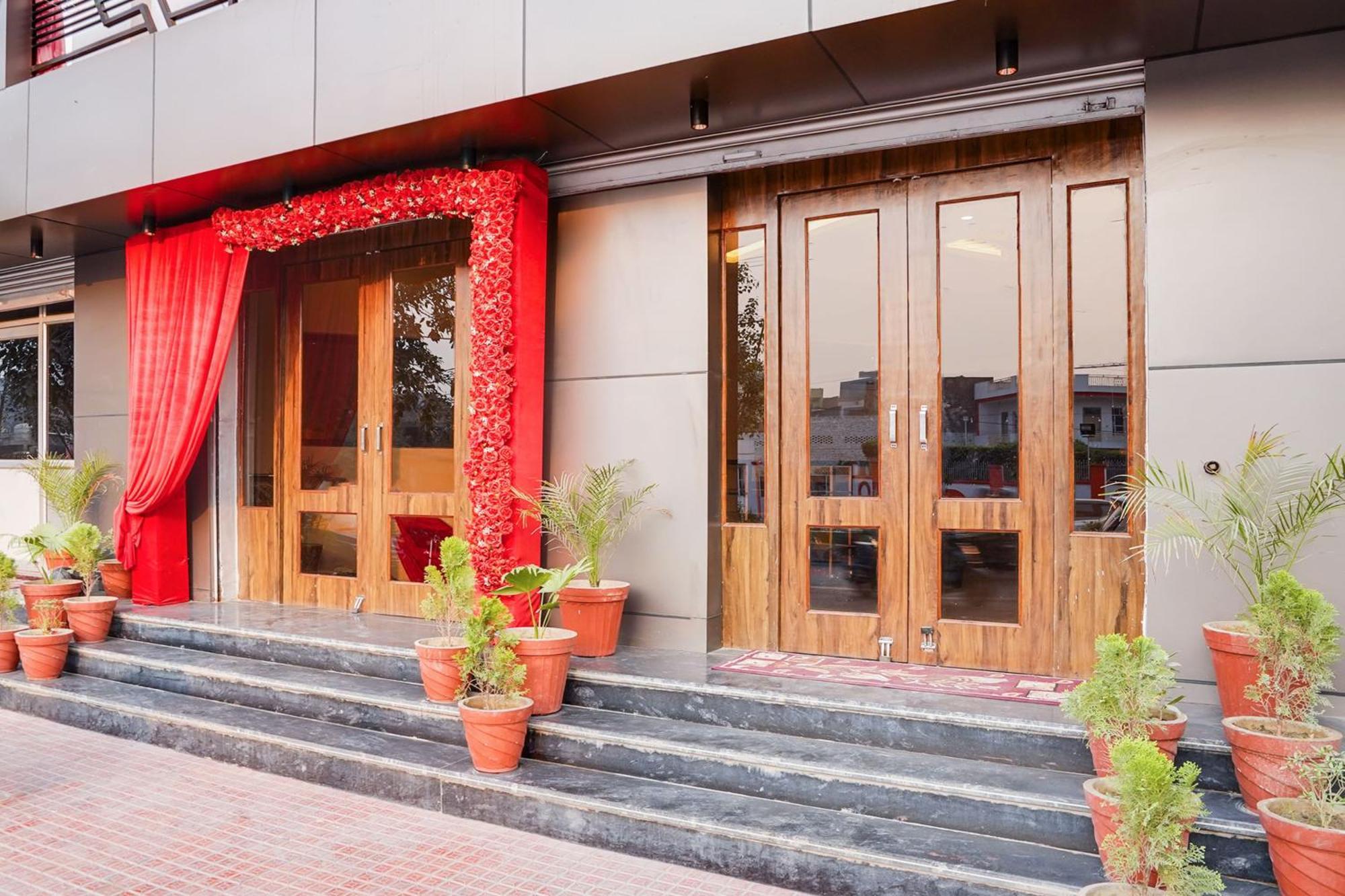 Hotel Super Townhouse The Royal Casa Ghaziabad Exterior foto