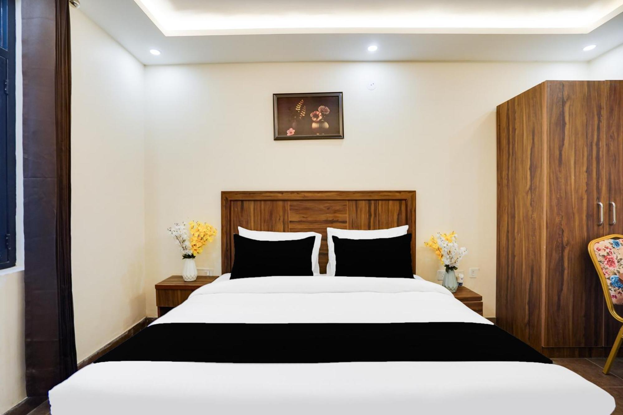 Hotel Super Townhouse The Royal Casa Ghaziabad Exterior foto