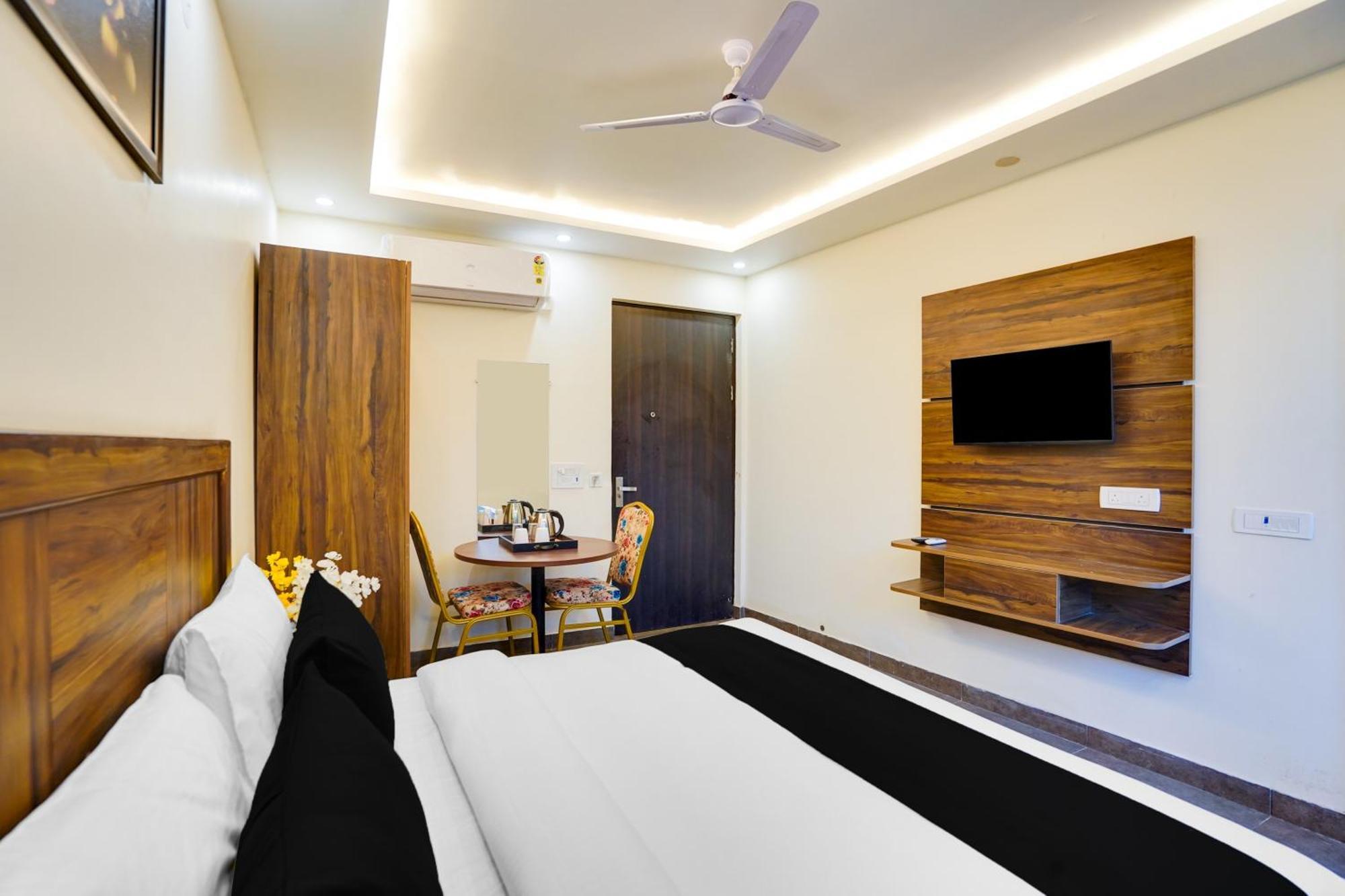 Hotel Super Townhouse The Royal Casa Ghaziabad Exterior foto