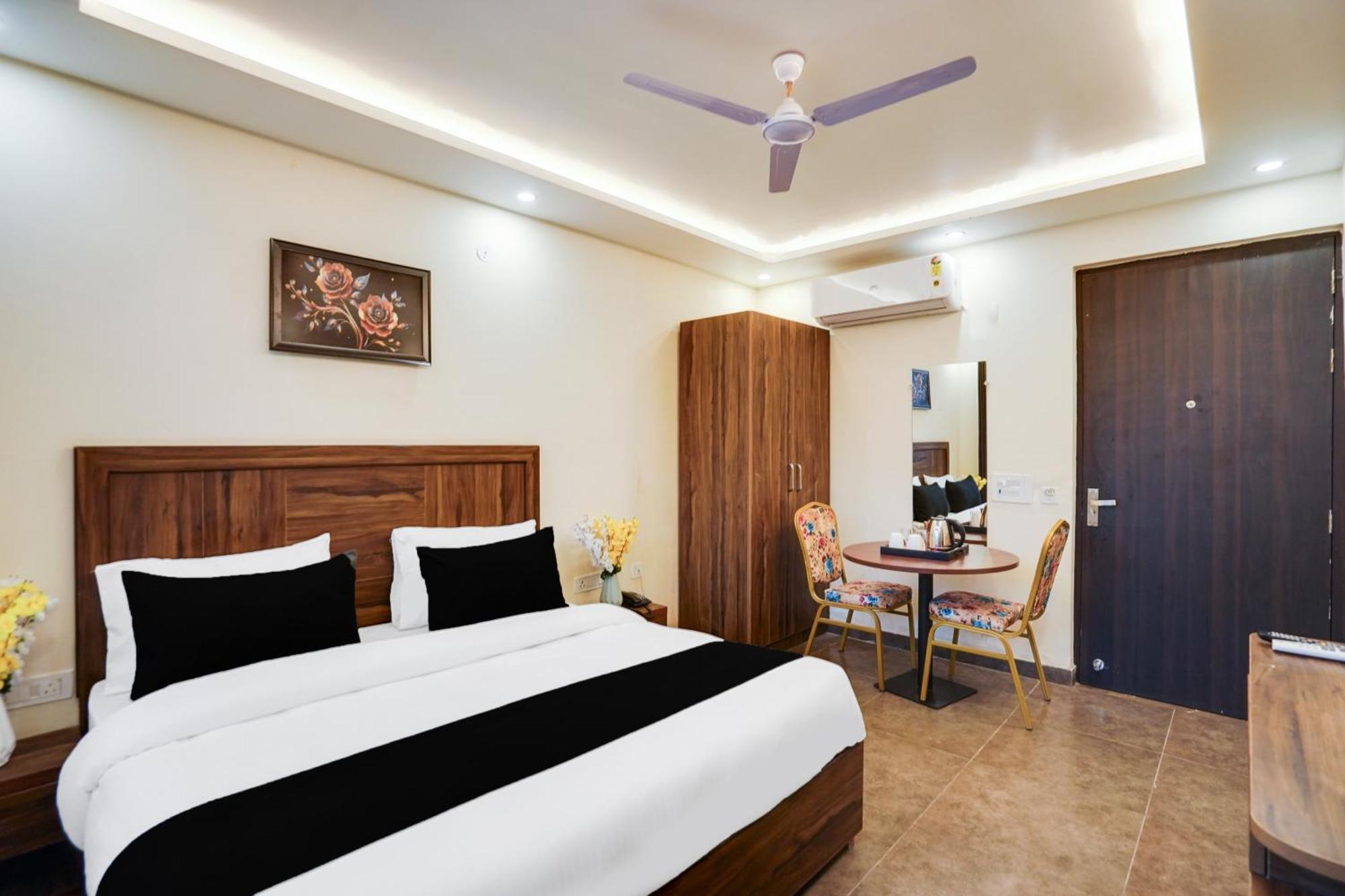 Hotel Super Townhouse The Royal Casa Ghaziabad Exterior foto