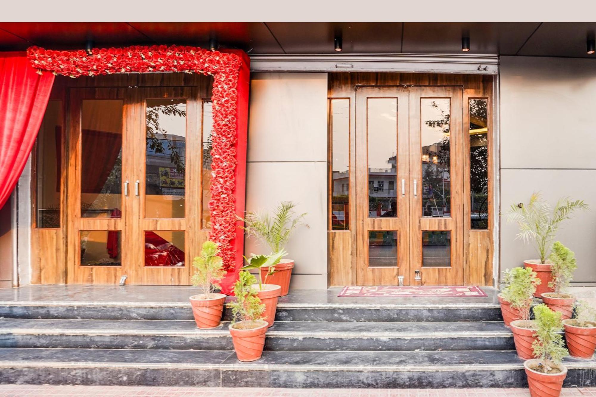 Hotel Super Townhouse The Royal Casa Ghaziabad Exterior foto