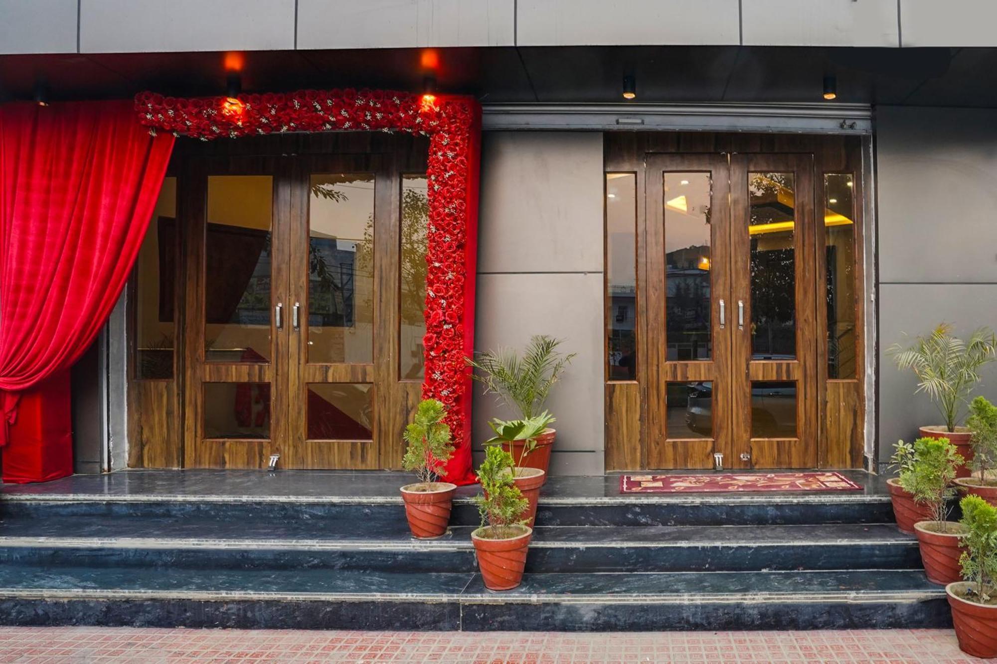 Hotel Super Townhouse The Royal Casa Ghaziabad Exterior foto