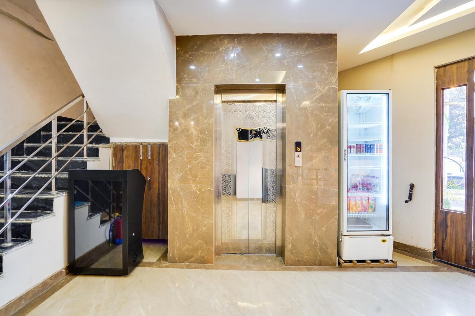 Hotel Super Townhouse The Royal Casa Ghaziabad Exterior foto