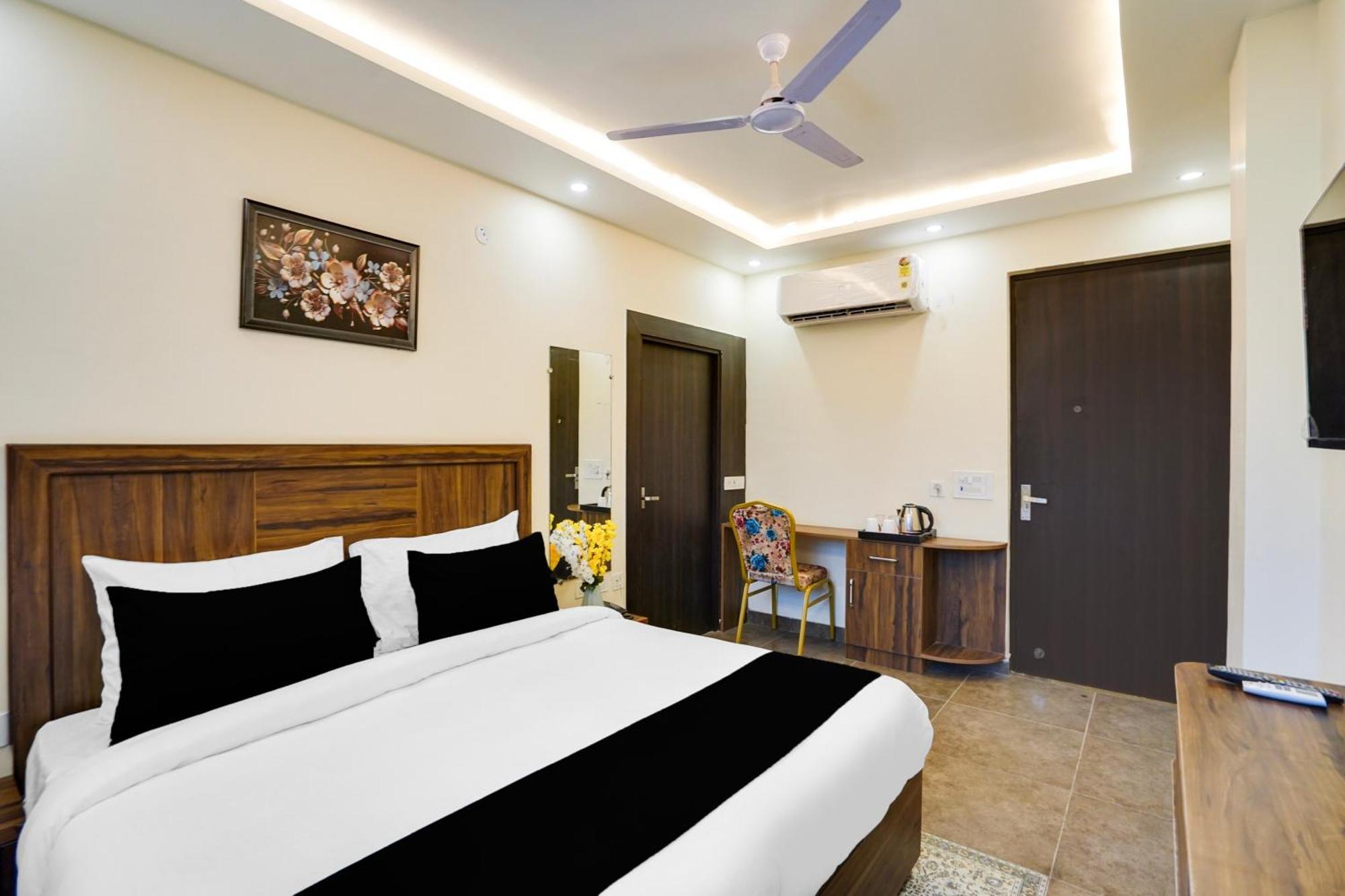 Hotel Super Townhouse The Royal Casa Ghaziabad Exterior foto