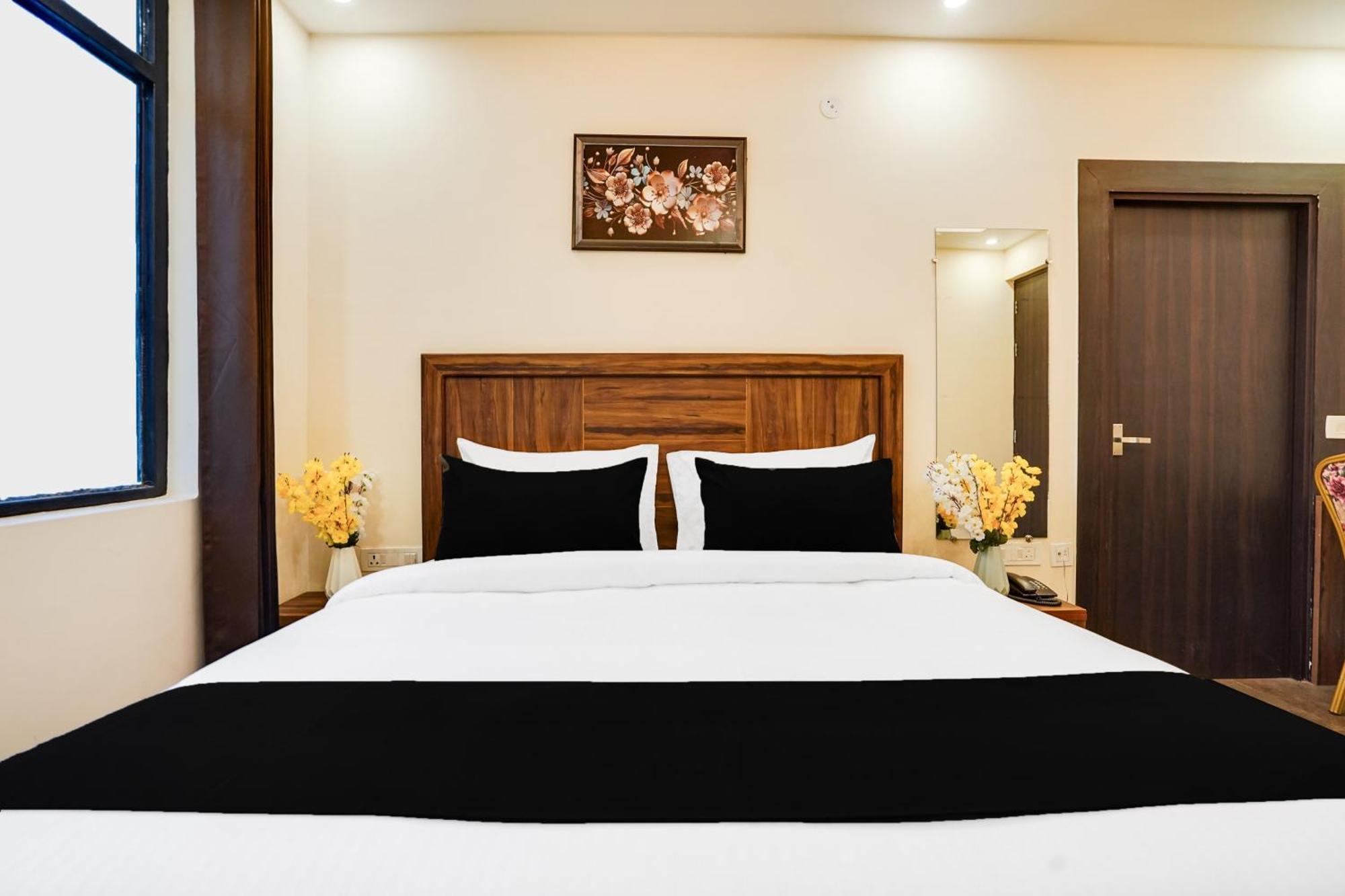 Hotel Super Townhouse The Royal Casa Ghaziabad Exterior foto