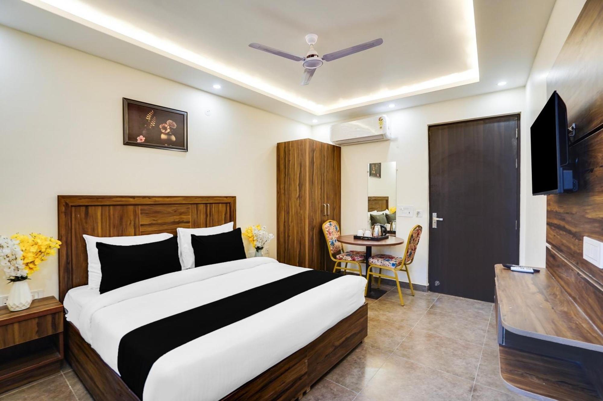 Hotel Super Townhouse The Royal Casa Ghaziabad Exterior foto