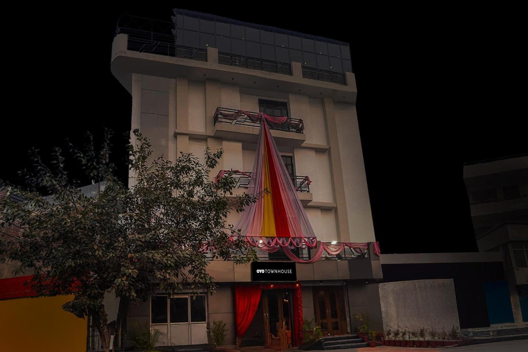 Hotel Super Townhouse The Royal Casa Ghaziabad Exterior foto
